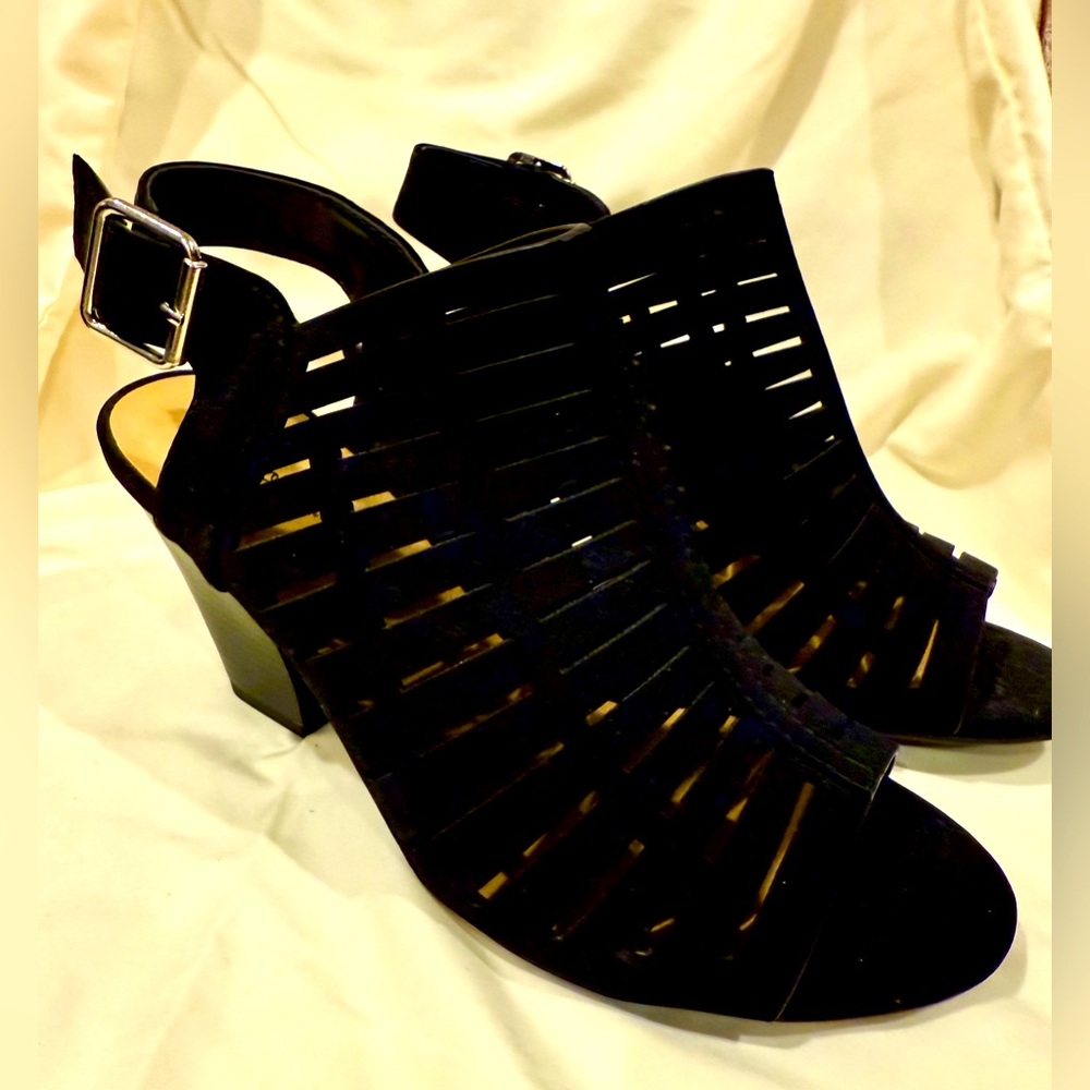 Why Not 8 women’s heels…brand new never worn, but no tags.